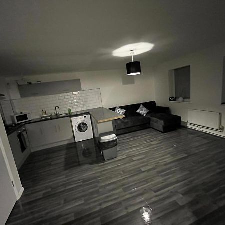 2 Bed Hengrove Villa Бристол Екстериор снимка