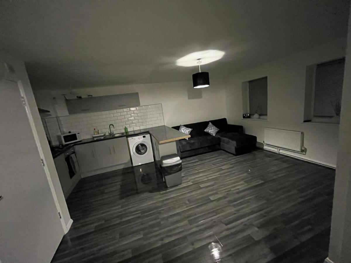 2 Bed Hengrove Villa Бристол Екстериор снимка