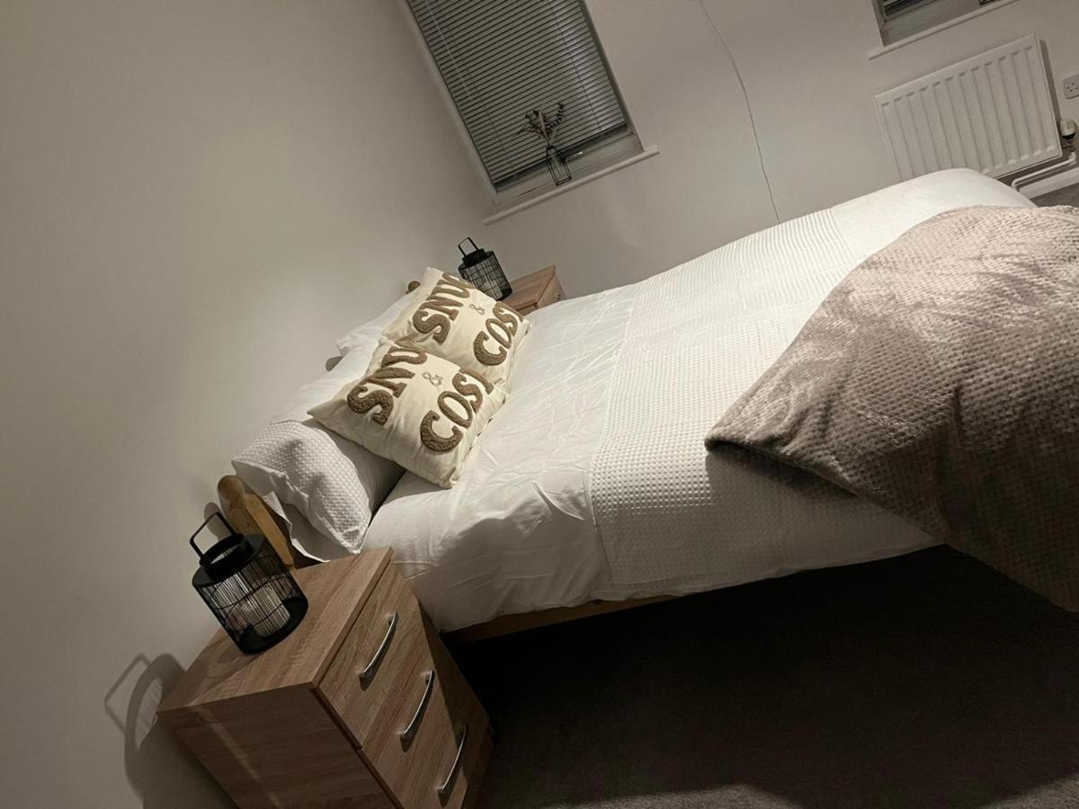 2 Bed Hengrove Villa Бристол Екстериор снимка