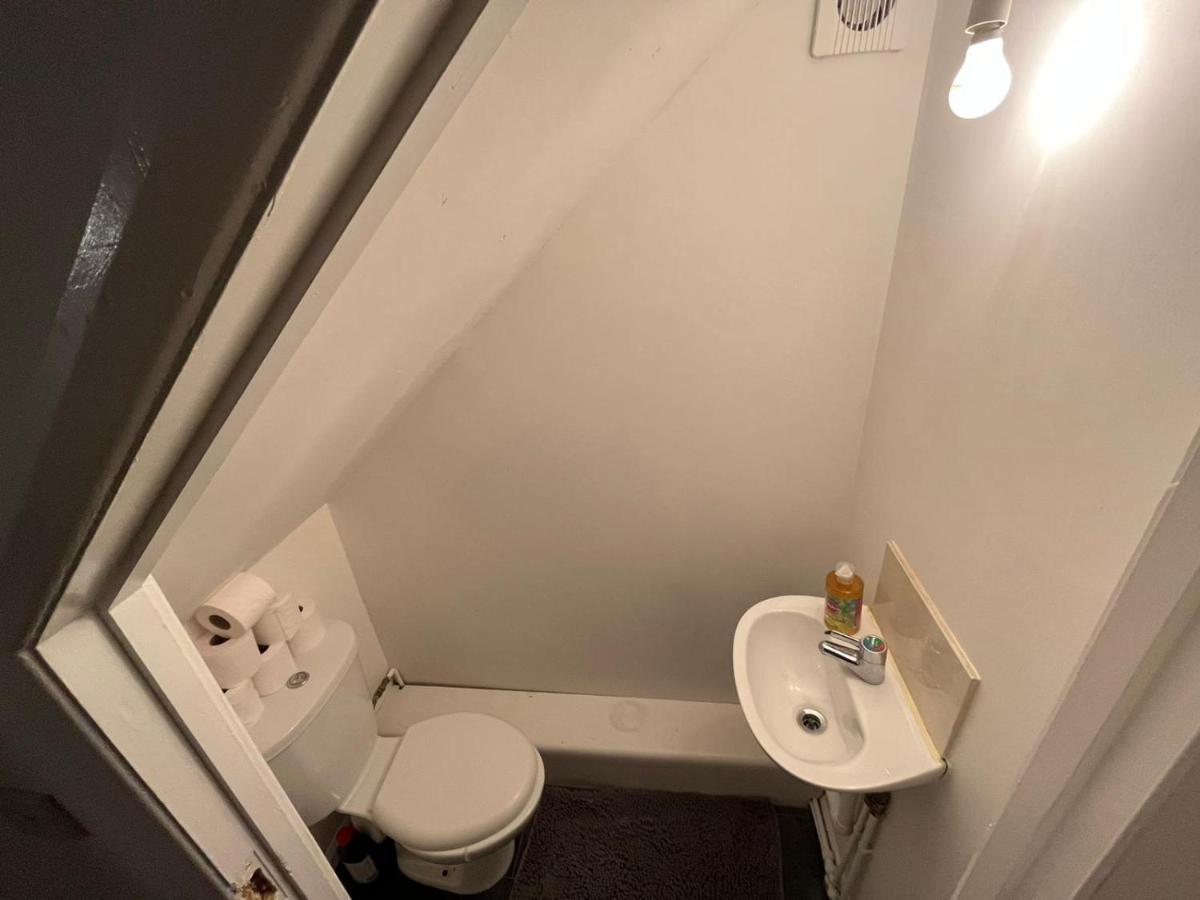 2 Bed Hengrove Villa Бристол Екстериор снимка