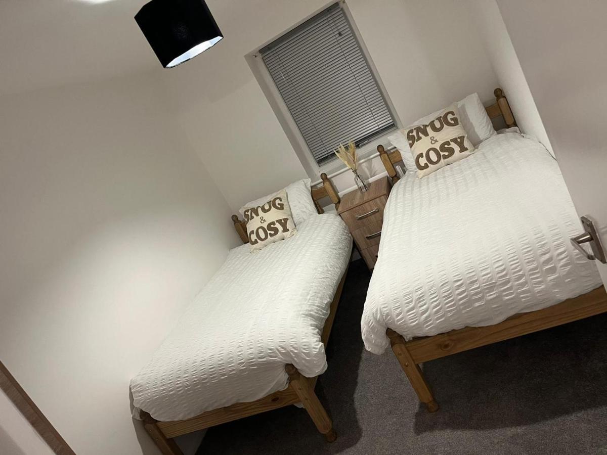 2 Bed Hengrove Villa Бристол Екстериор снимка