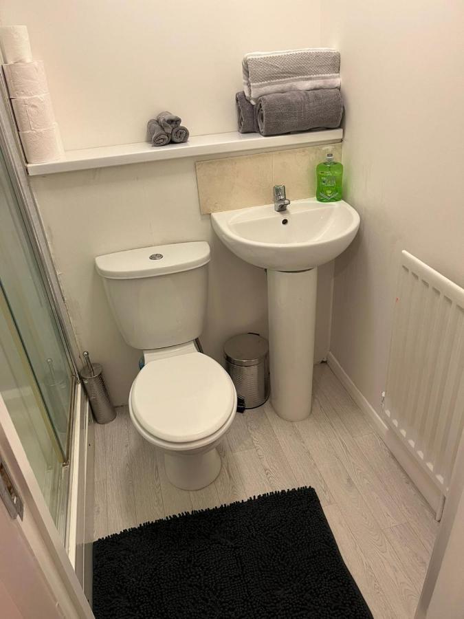 2 Bed Hengrove Villa Бристол Екстериор снимка